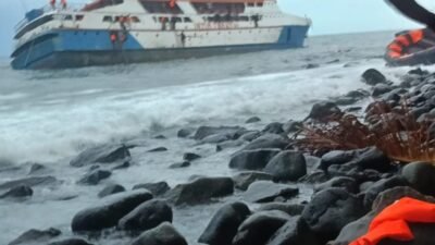 KM Intim Teratai Karam di Perairan Makian, Tim SAR Gabungan Berjibaku Evakuasi Penumpang