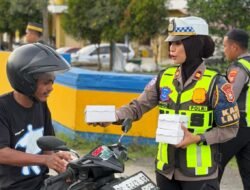 Hari pertama Ramadan, Polres Halmahera Tengah Bagi-bagi Takjil