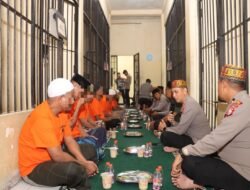 Pendekatan Humanis Kepada Tahanan, Kapolres Halmahera Selatan Ajak Buka Puasa Bersama 