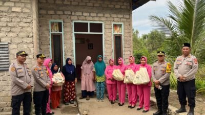 Polres Halmahera Tengah dan Bhayangkari Salurkan Bantuan Untuk Warakawuri Hingga Lansia