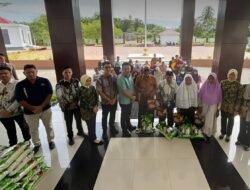 Peduli Masyarakat di Bulan Suci Ramadan, Kejari Halmahera Timur Bagikan 100 Paket Sembako