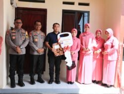 Dari Pimpinan ke Anggota, Kapolda Maluku Utara Serahkan 12 Kunci Rumah Dinas Siap Ditempati