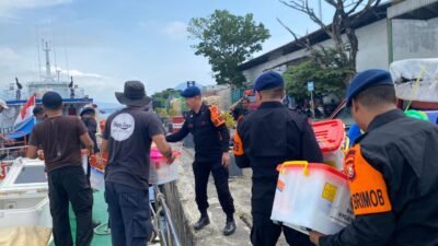 Kapolda Malut Lepas Tim Bansos ke Pulau Batang Dua, 73 Personel dan Logistik Dikirim Pasca Gempa