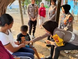 Polwan Polres Halmahera Tengah Hadirkan Trauma Healing Humanis bagi Warga Desa Sibenpopo