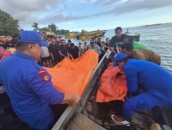 ‎Marnit Polairud Obi Lakukan Evakuasi‎ Mayat Pria Mengapung di Perairan Kawasi