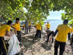 Sambut Hari Bhayangkara, Polres Haltim Gelar Bakti Sosial Bersih Pantai di Buli