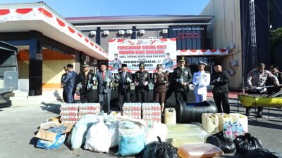 ‎15.771 Liter Miras dan Kilogram Ganja Dimusnahkan Polres Ternate‎