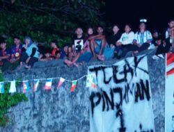 Nobar Final Piala Dunia di Ternete Diwarnai Spanduk Tolak Pinjaman Rp1 Triliun