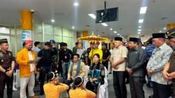 ‎Tiba di Ternate, Kajati Maluku Utara Roberthus Tacoy Disambut Prosesi Joko Kaha