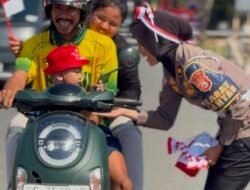 ‎Satlantas Polres Halmahera Tengah Bagikan 250 Bendera Merah Putih