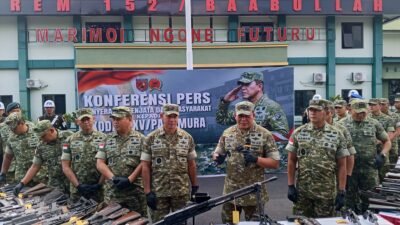 75 Senjata dan 1.069 Butir Amunisi Diserahkan Sukarela Warga Malut ke TNI